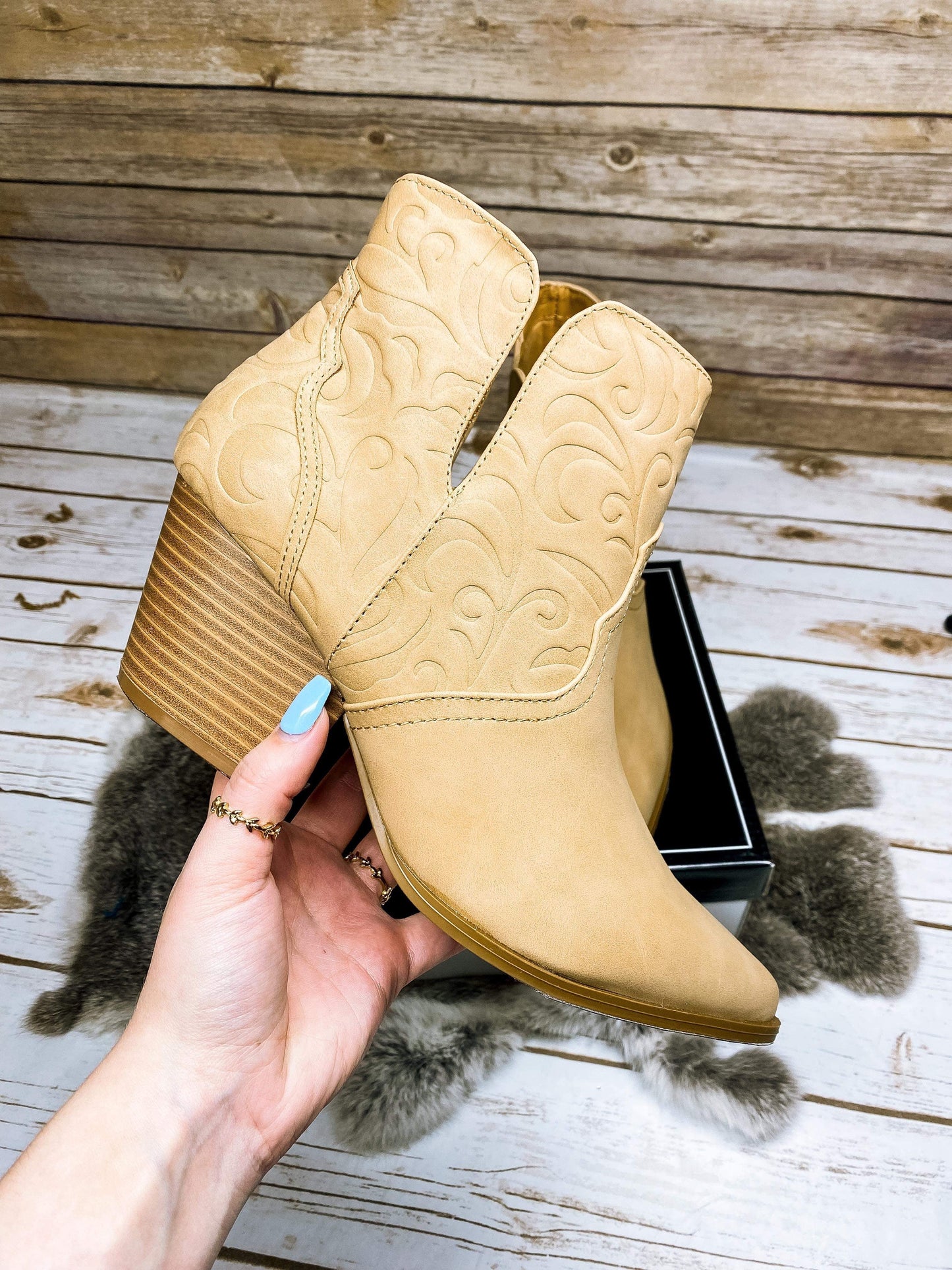 Kelsie Cowgirl Boot in Tan